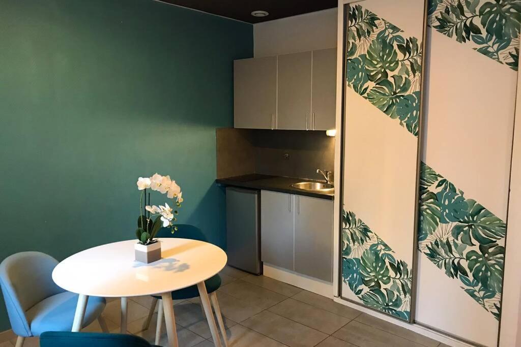 Studio Cocooning A 50 M Du Port, Classe 1 Etoile Каси Экстерьер фото
